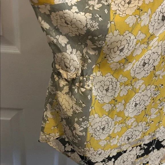 CAbi Yellow and White Floral Tunic - Picture 5 of 9